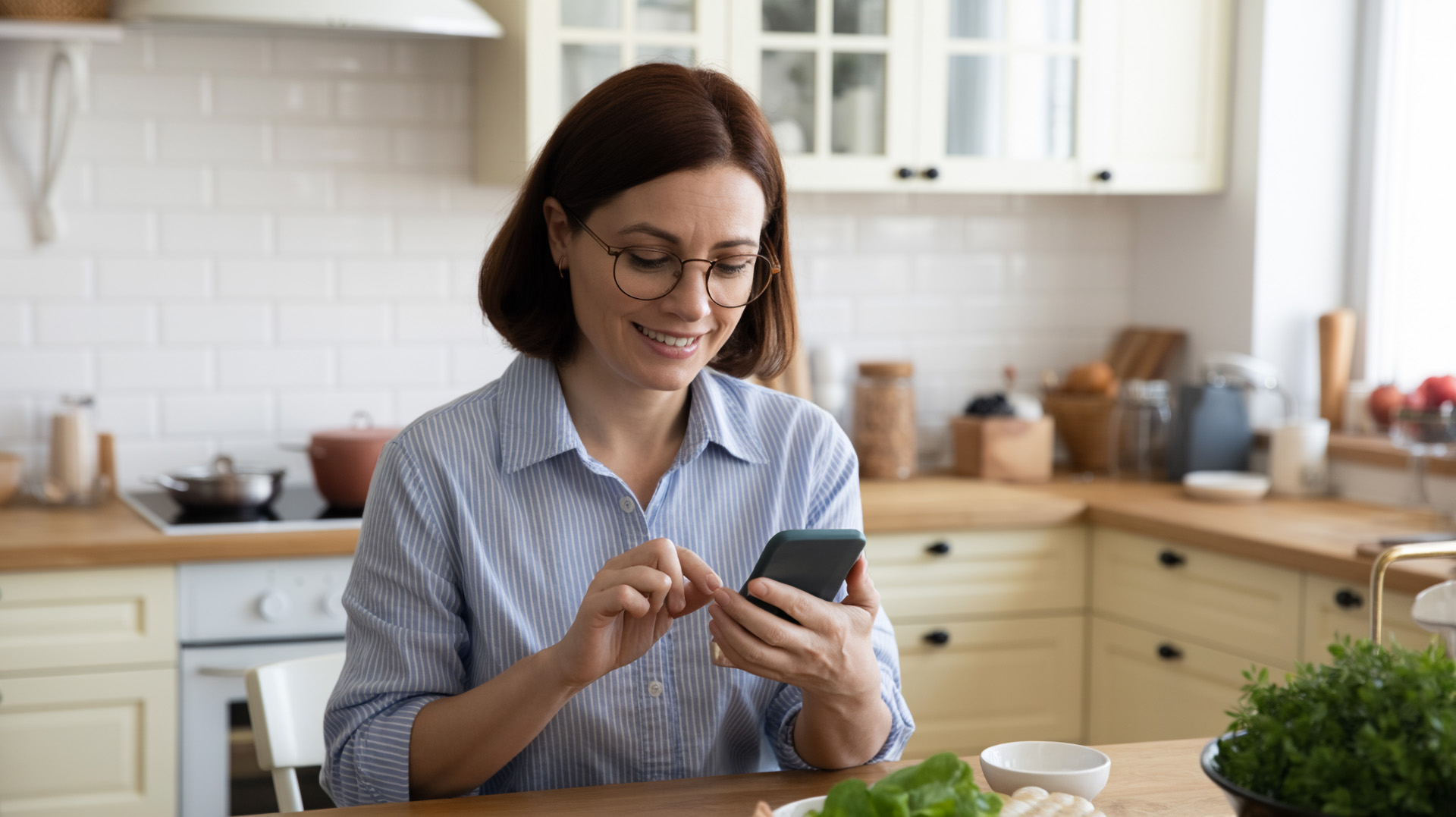 Tochter überprüft Sicherheitsstatus der Eltern per Smartphone-App